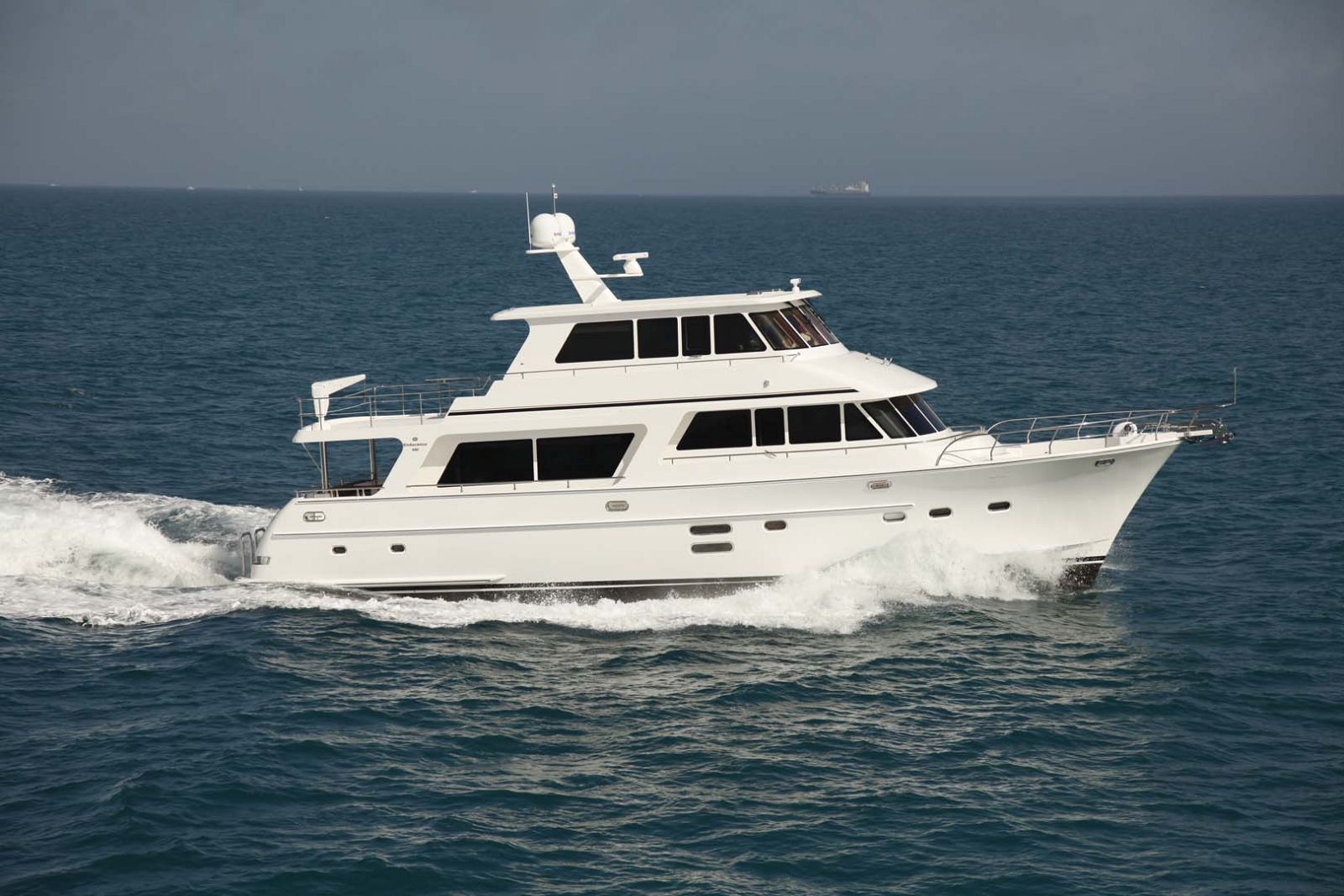 hampton endurance 680 skylounge yacht for sale