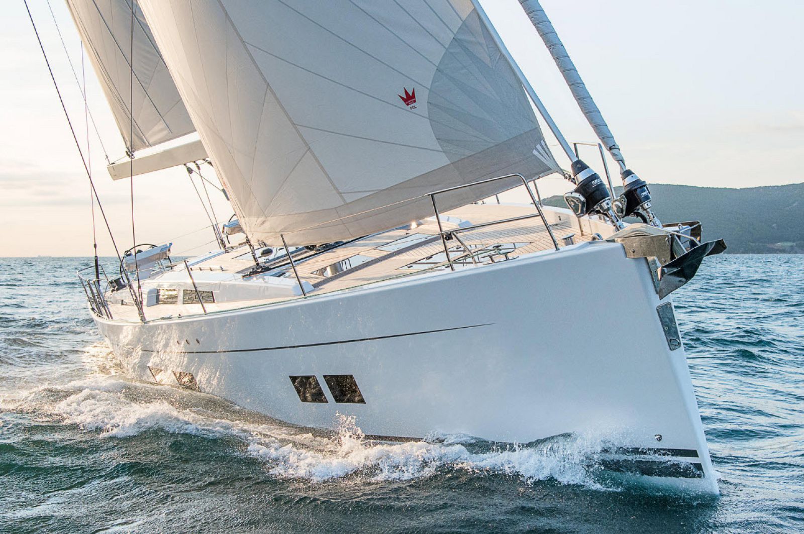 YACHAT AND BOAT SAILING & ARCHITECTURE帆船 Horizon Yachts Europe | Fifth Largest Global Custom Luxury