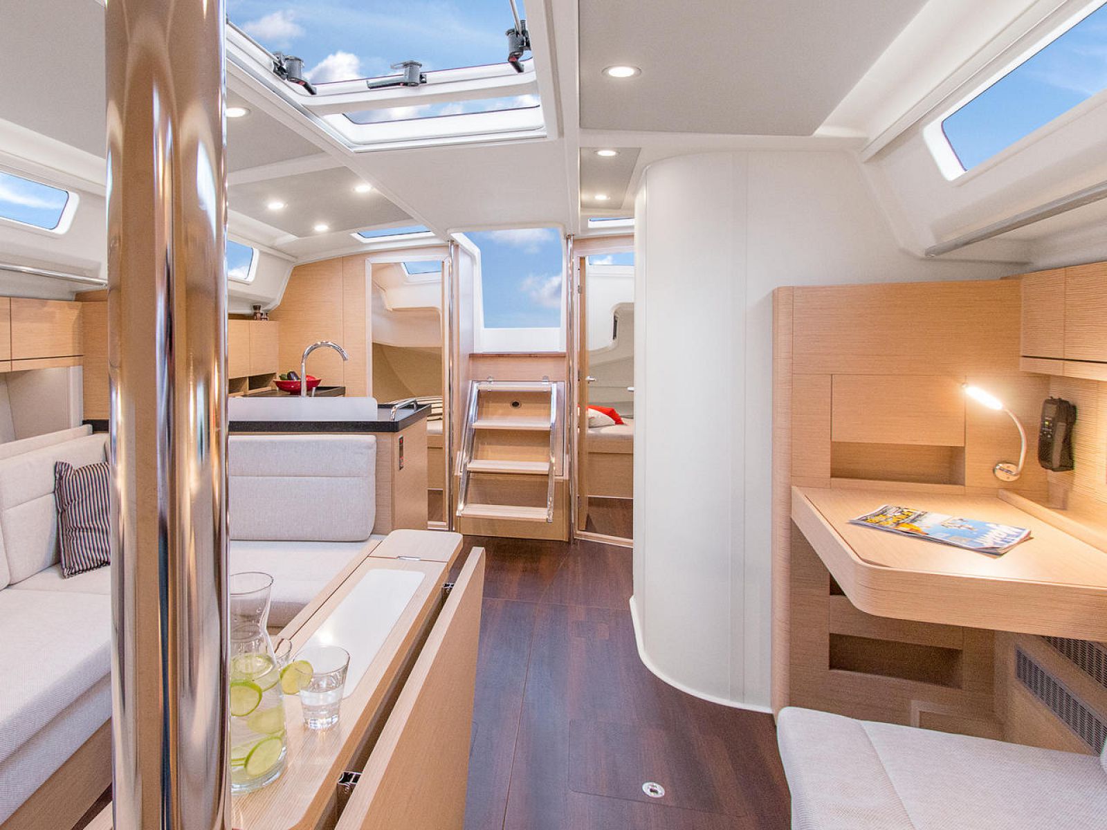 Hanse 418: Award-Winning Sailboat, Easy Sailing