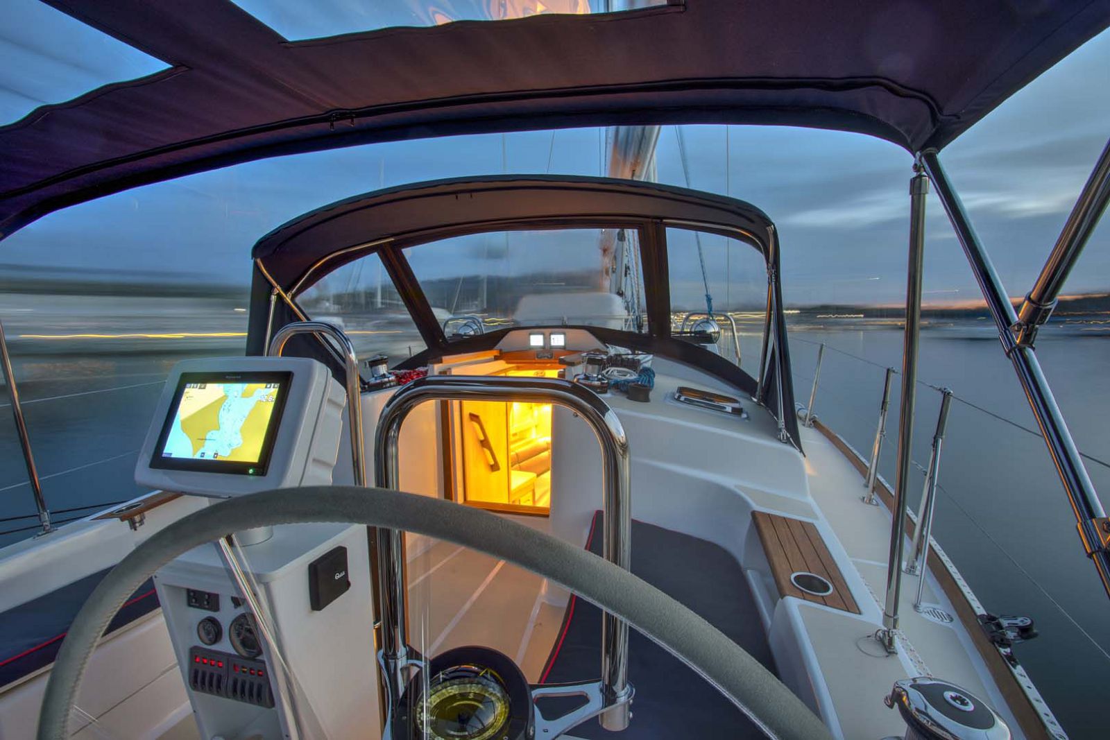 Tartan-Yachts-395-Sailboat-controls
